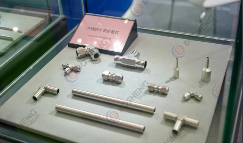 Stainless steel sleeve fittings for SEMI semiconductors